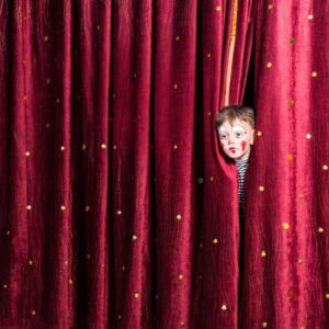 ITT ÉS MOST TÁRSULAT – IMPRÓTÁBOR GYEREKEKNEK